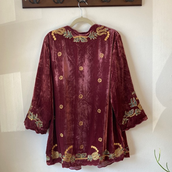 SOLD💫 Chasing Unicorns Proud Mary Silk Embroidered Housecoat OS - Picture 10 of 17